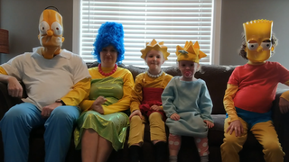 Una familia ha recreado la intro de <i>Los Simpson</i> en plena cuarentena y es sencillamente genial